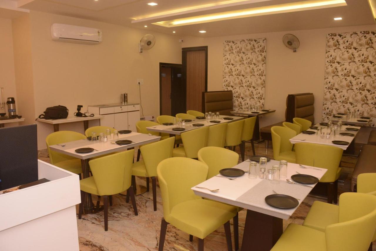 Hotel Bharat Кота Экстерьер фото